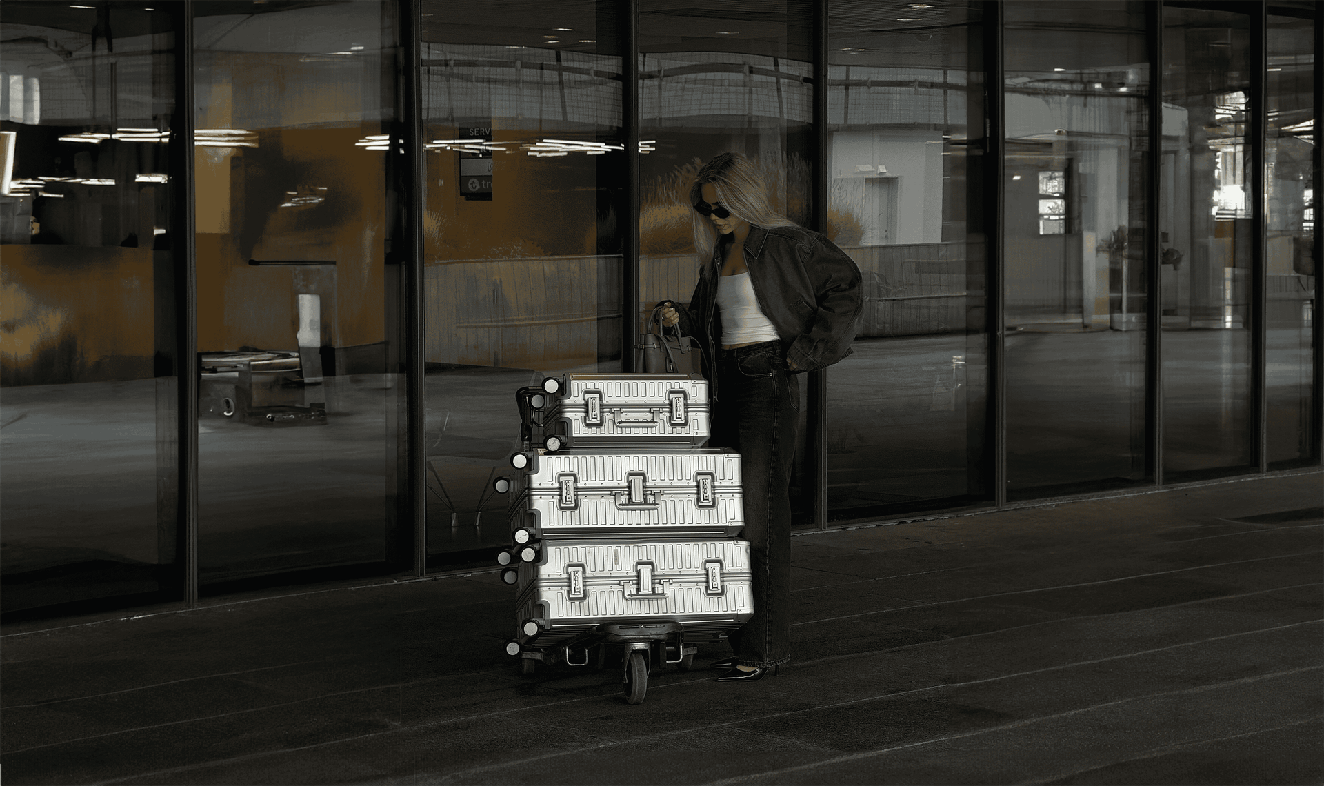 Aluminiumkoffer am Flughafen